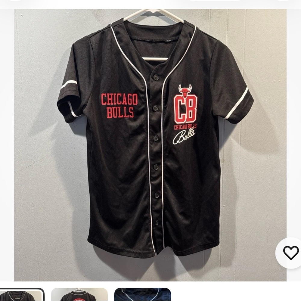 Boys Sz 14 Y Chicago Bulls Button up Jersey. NBA
